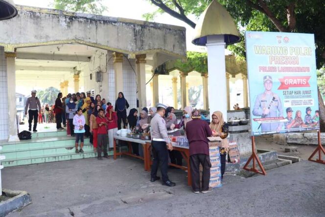 
					Polres Labuhanbatu membagikan 400 porsi makanan gratis kepada masyarakat dalam kegiatan Warung Polri Presisi Minggu ke-18 di Lapangan Ika Bina Rantauprapat
