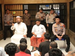 Safari Jumat di RTP Polres Labuhanbatu menghadirkan suasana penuh makna. Kapolres Labuhanbatu AKBP Wahyu Endrajaya memberikan motivasi langsung kepada warga binaan agar menjadikan masa pembinaan sebagai kesempatan memperbaiki diri dan menata masa depan yang lebih baik