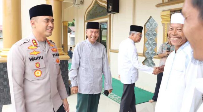 Kapolres Labuhanbatu AKBP Wahyu Endrajaya saat Safari Jumat di Masjid Al-Huda, Rantau Selatan