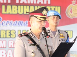 Wakapolres Labuhanbatu Kompol P. S. Simbolon, S.H. Ia bertindak sebagai Inspektur Upacara