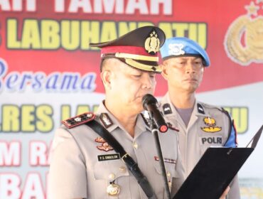 Wakapolres Labuhanbatu Kompol P. S. Simbolon, S.H. Ia bertindak sebagai Inspektur Upacara