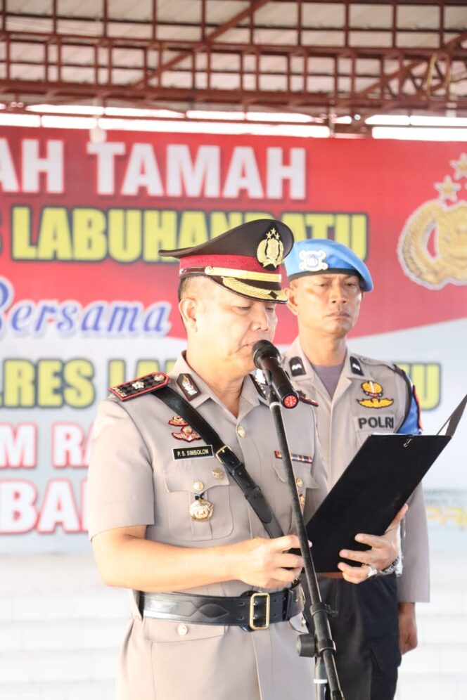 
					Wakapolres Labuhanbatu Kompol P. S. Simbolon, S.H. Ia bertindak sebagai Inspektur Upacara