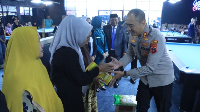 
					Kapolres Labuhanbatu AKBP Wahyu Endrajaya, S.I.K., M.Si., saat menghadiri Bhakti Sosial sekaligus membuka Grand Opening Capital Pool & Cafe di Jalan Padang Bulan, Rantauprapat, pada Senin (10/08/2026) Lalu