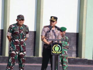 Kapolres Labuhanbatu AKBP Wahyu Endrajaya bersama Dandim 0209/LB Letkol Kav Hanung Kaptiaji memimpin apel bersama personel Polres Labuhanbatu dan Kodim 0209/LB, Senin (24/8/2026)