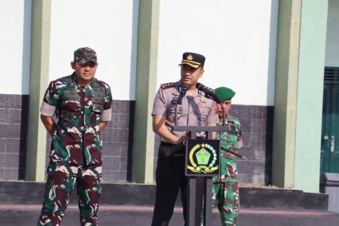 
					Kapolres Labuhanbatu AKBP Wahyu Endrajaya bersama Dandim 0209/LB Letkol Kav Hanung Kaptiaji memimpin apel bersama personel Polres Labuhanbatu dan Kodim 0209/LB, Senin (24/8/2026)