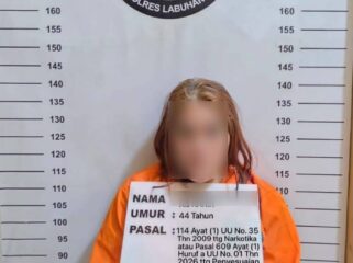 Opsnal Satresnarkoba Polres Labuhanbatu mengamankan wanita 44 tahun bersama 80 pil diduga ekstasi.