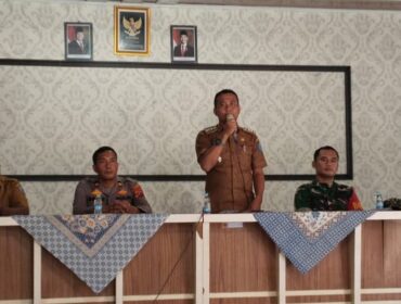 Koramil 13/Aek Nabara memperkuat sinergi bersama pemerintah kecamatan dan unsur terkait dalam penanggulangan sampah di Bilah Hulu