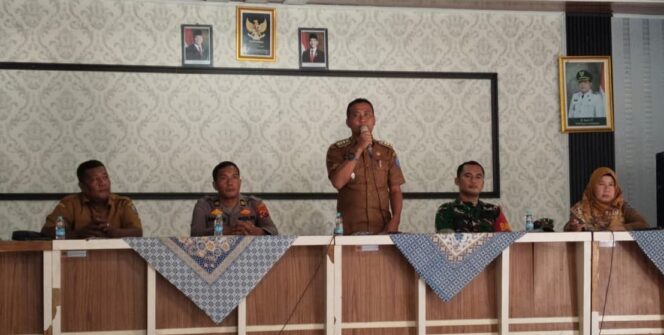 
					Koramil 13/Aek Nabara memperkuat sinergi bersama pemerintah kecamatan dan unsur terkait dalam penanggulangan sampah di Bilah Hulu