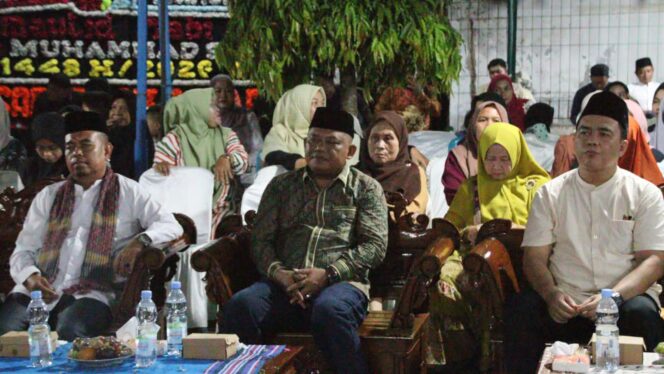 
					Wakil Bupati Labuhanbatu H. Jamri menghadiri Maulid Nabi Muhammad SAW 1448 H bersama Perwiritan Al-Kautsar di Perumahan Cendana Asri, Padang Bulan
