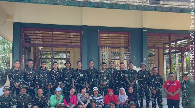 Gerakan ASRI Kabupaten Labuhanbatu kembali bergerak. DLH, Kelurahan Lobusona, Kepling, Babinsa, Bhabinkamtibmas dan Yon TP 956 Sultan Bidar Alam bergotong royong membersihkan Tugu Juang 45 Lobusona, Jumat (28/8/2026)