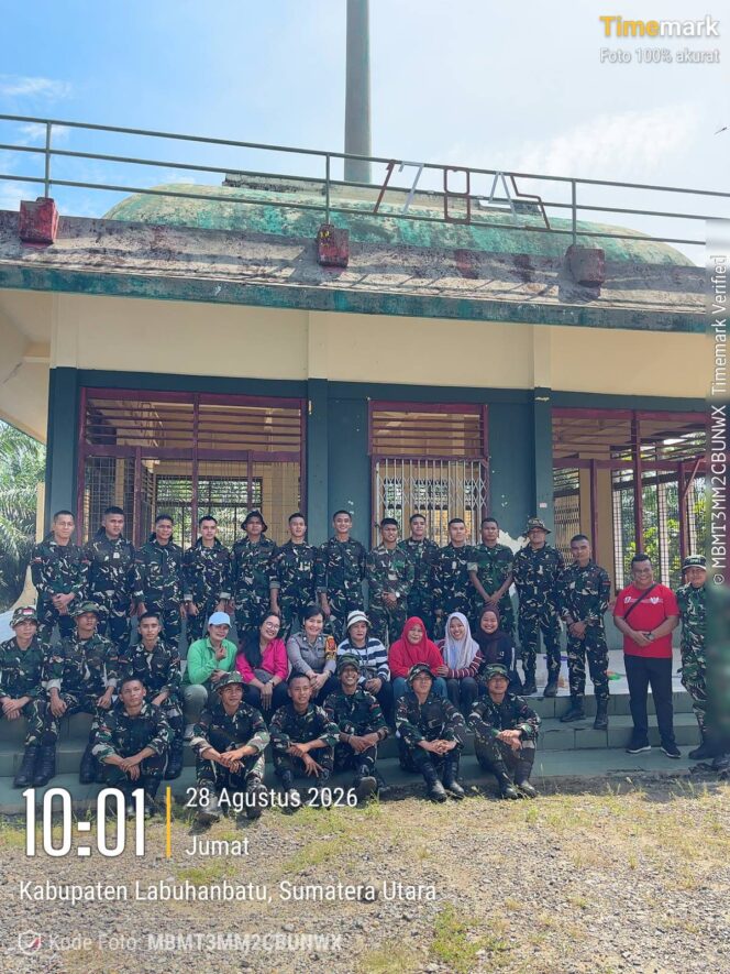 
					Gerakan ASRI Kabupaten Labuhanbatu kembali bergerak. DLH, Kelurahan Lobusona, Kepling, Babinsa, Bhabinkamtibmas dan Yon TP 956 Sultan Bidar Alam bergotong royong membersihkan Tugu Juang 45 Lobusona, Jumat (28/8/2026)