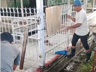 Setelah air surut, area terdampak langsung dibersihkan untuk menjaga kebersihan dan kenyamanan lingkungan pelayanan