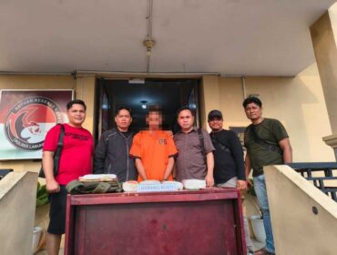 Sinergi TNI-Polri kembali membuahkan hasil. Unit Intel Kodim 0209/LB bersama Satnarkoba Polres Labuhanbatu menggagalkan dugaan pengiriman 4 kilogram sabu di Jalinsum Desa Janji, Kecamatan Bilah Barat, Sabtu (05/09/2026).