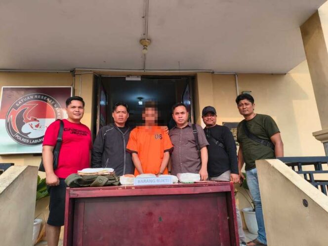 
					Sinergi TNI-Polri kembali membuahkan hasil. Unit Intel Kodim 0209/LB bersama Satnarkoba Polres Labuhanbatu menggagalkan dugaan pengiriman 4 kilogram sabu di Jalinsum Desa Janji, Kecamatan Bilah Barat, Sabtu (05/09/2026).