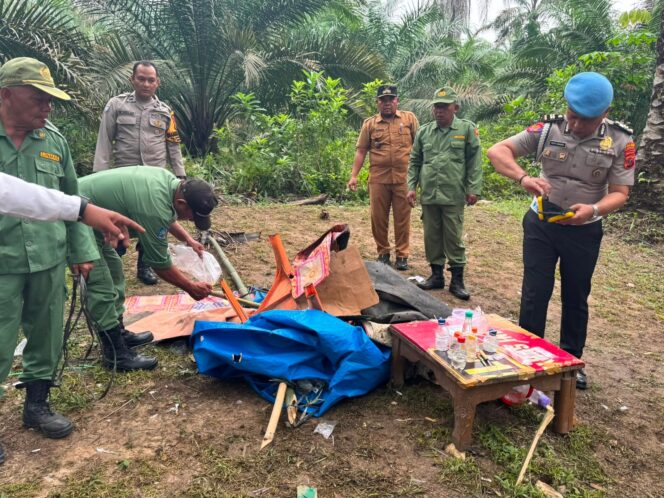 
					Lokasi yang diduga menjadi tempat transaksi dan konsumsi narkoba di Dusun II Simpang Membot, Kualuh Selatan, digerebek polisi