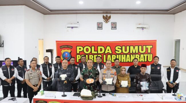 Press release ungkap kasus peredaran narkoba 3,87 kg sabu dalam bus ALS, di Aula Yanpiter Polres Labuhanbatu, Rantauprapat, Senin (07/09/2026)