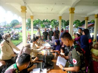 Menyambut HUT ke-81 TNI, Kodim 0209/Labuhanbatu menggelar pengobatan gratis bagi masyarakat di Lapangan Ika Bina, Rantauprapat, Jumat (11/09/2026)