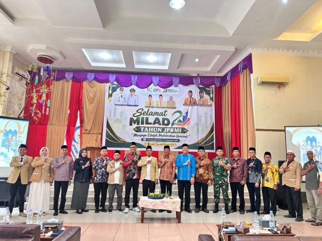
					Kodim 0209/Labuhanbatu menghadiri Milad ke-21 JPRMI Kabupaten Labuhanbatu di Aula Hotel Permata Land, Rantauprapat, Minggu (13/9/2026)
