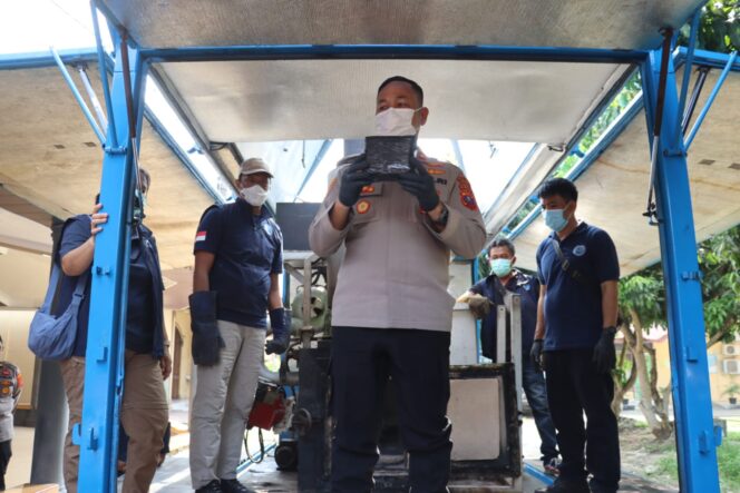 
					Mewakili Kapolres Labuhanbatu AKBP Wahyu Endrajaya, S.I.K., M.Si. pemusnahan dipimpin Wakapolres Labuhanbatu Kompol P.S. Simbolon, S.H. 