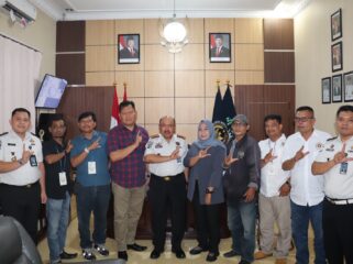 Pejabat Lapas Kelas IIA Rantauprapat, bersama Jajaran Pengurus PWI Labuhanbatu, di ruang kerja Kalapas, Jalan Juang 45, Kelurahan Lobusona, Kecamatan Rantau Selatan, Senin (21/09/2026)