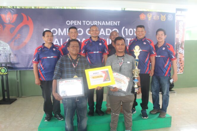 
					Fhoto bersama dengan Juara 1: Serka Hotdonni Abdianto Sijabat & Sertu Herman Melayu