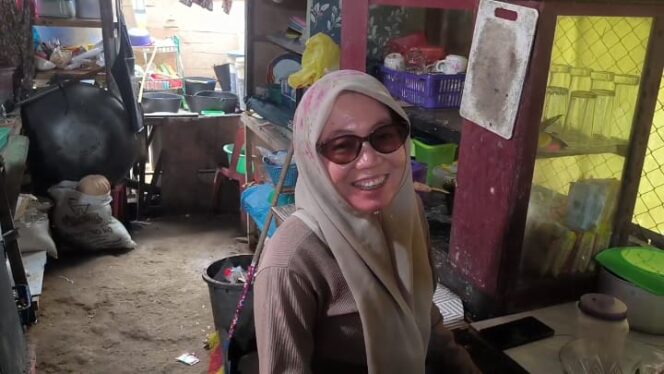
					Ibu Ramadhani, salah satu pemilik warung yang berada di dekat posko Satgas TMMD, mengaku bersyukur atas perubahan tersebut
