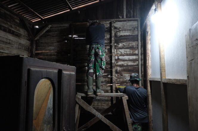 
					Satgas TMMD ke-130 Bantu Bedah Rumah Dorima, Wujud Kepedulian TNI di Aek Batu