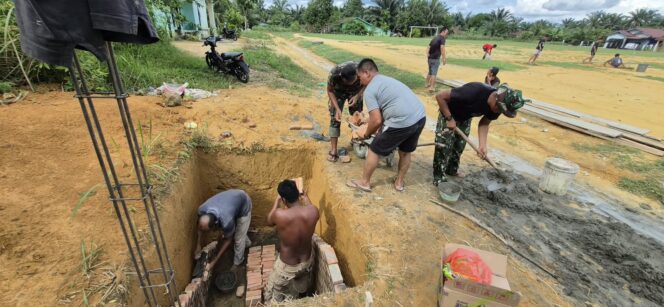 
					TMMD ke-130 Kodim 0209/Labuhanbatu, Warga Aek Batu Gotong Royong Bangun MCK