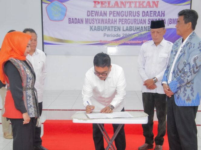 
					BMPS Labuhanbatu periode 2026–2031 resmi dilantik. Bupati Maya Hasmita mendorong penguatan mutu sekolah swasta melalui kolaborasi dengan pemerintah dan pemangku kepentingan pendidikan