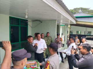 Satbinmas Polres Labuhanbatu menyambangi Koramil 08/RP dalam momentum HUT ke-81 TNI