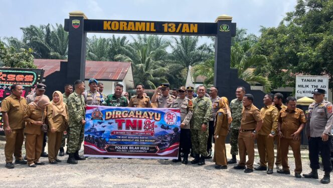 
					Kejutan sederhana, makna luar biasa. Forkopimcam Bilah Hulu menyambangi Koramil 13/AN untuk memberikan ucapan HUT ke-81 TNI