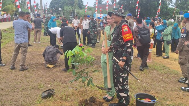 
					TMMD ke-130 Kodim 0209/LB Tanam Pohon, Pesan Polos Anak TK Jadi Sorotan