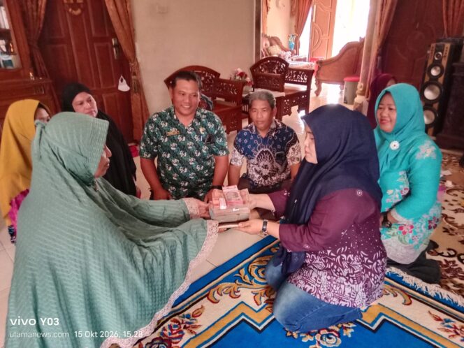 
					Serah terima penyaluran pinjaman BUMDesma Desa Kampung Baru Kematan Bilah Barat kepada Kelompok Mekar, disaksikan oleh perwakilan Camat Bilah Barat Kasi Trantip Ikhwanuddin Lubis, S.P., Pendamping Lokal Desa Kampung Baru, Timbul Ritonga beserta para pengurus dan anggota, Kamis (15/10/2026)