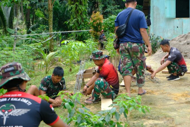 
					Satgas TMMD ke-130 Gali Pondasi Rumah Suroto di Desa Aek Batu
