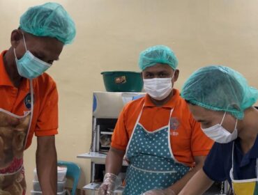 Warga binaan pembuatan roti atau bakery